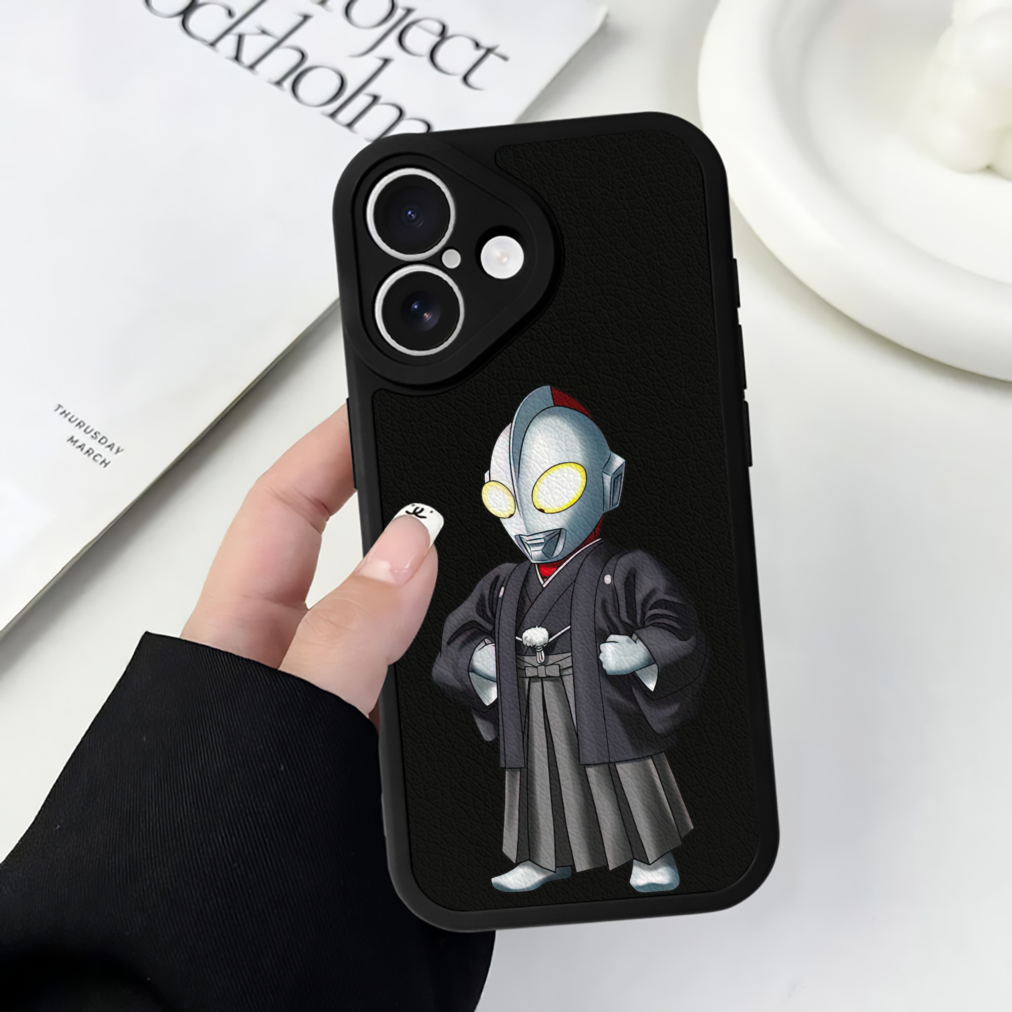 （画像用） ウルトラマン Ultraman 【iPhone 16シリーズ対応】シリコンスマホケース（レザー調） 材質：シリコン